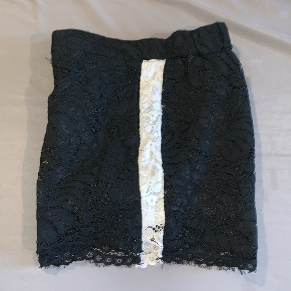 Elli White Lace Women's Shorts Black with white stripes high rise Size Small - Picture 7 of 7